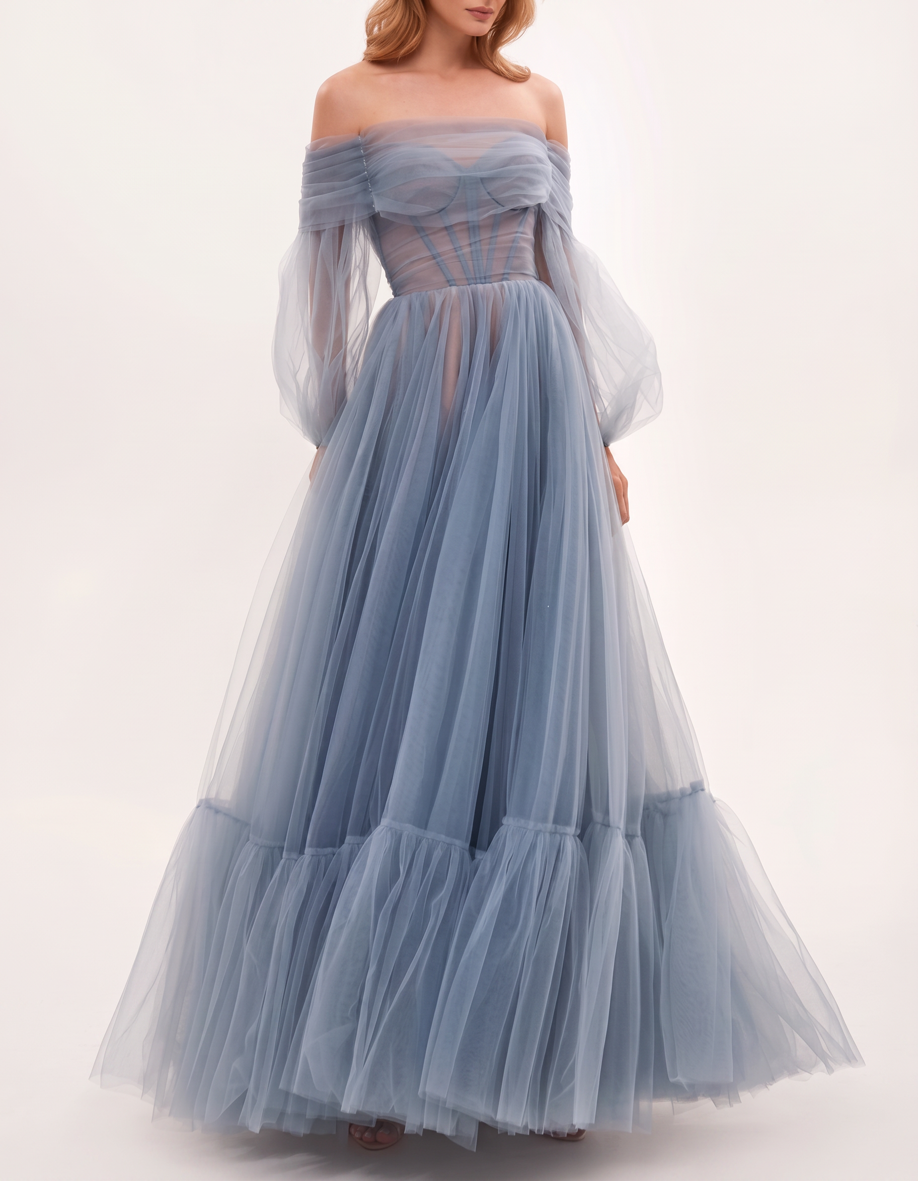Vestido maxi de malla con hombros descubiertos, mangas abullonadas y cintura ajustada