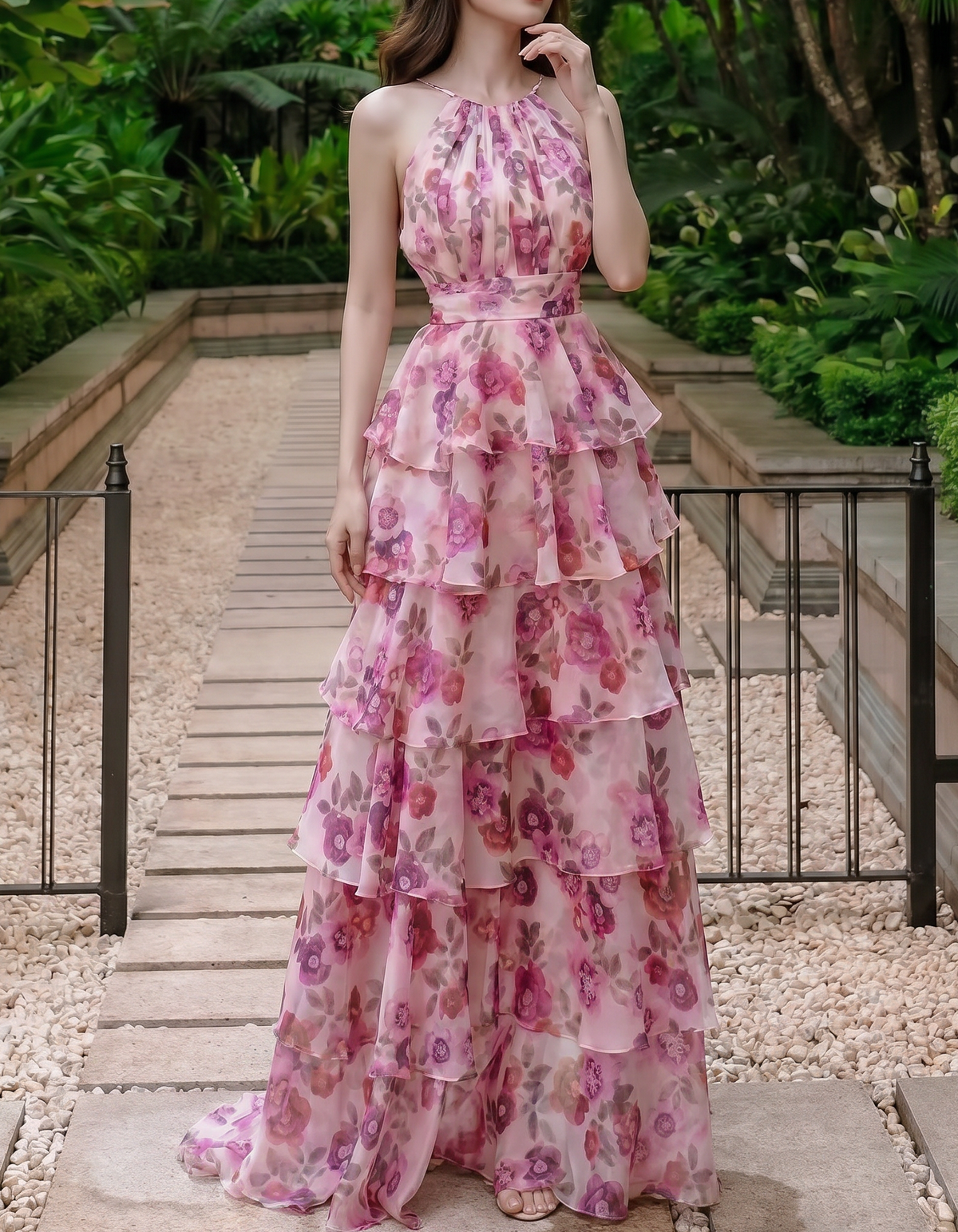 Vestido Maxi de Chiffon Rosa com Decote Halter e Camadas