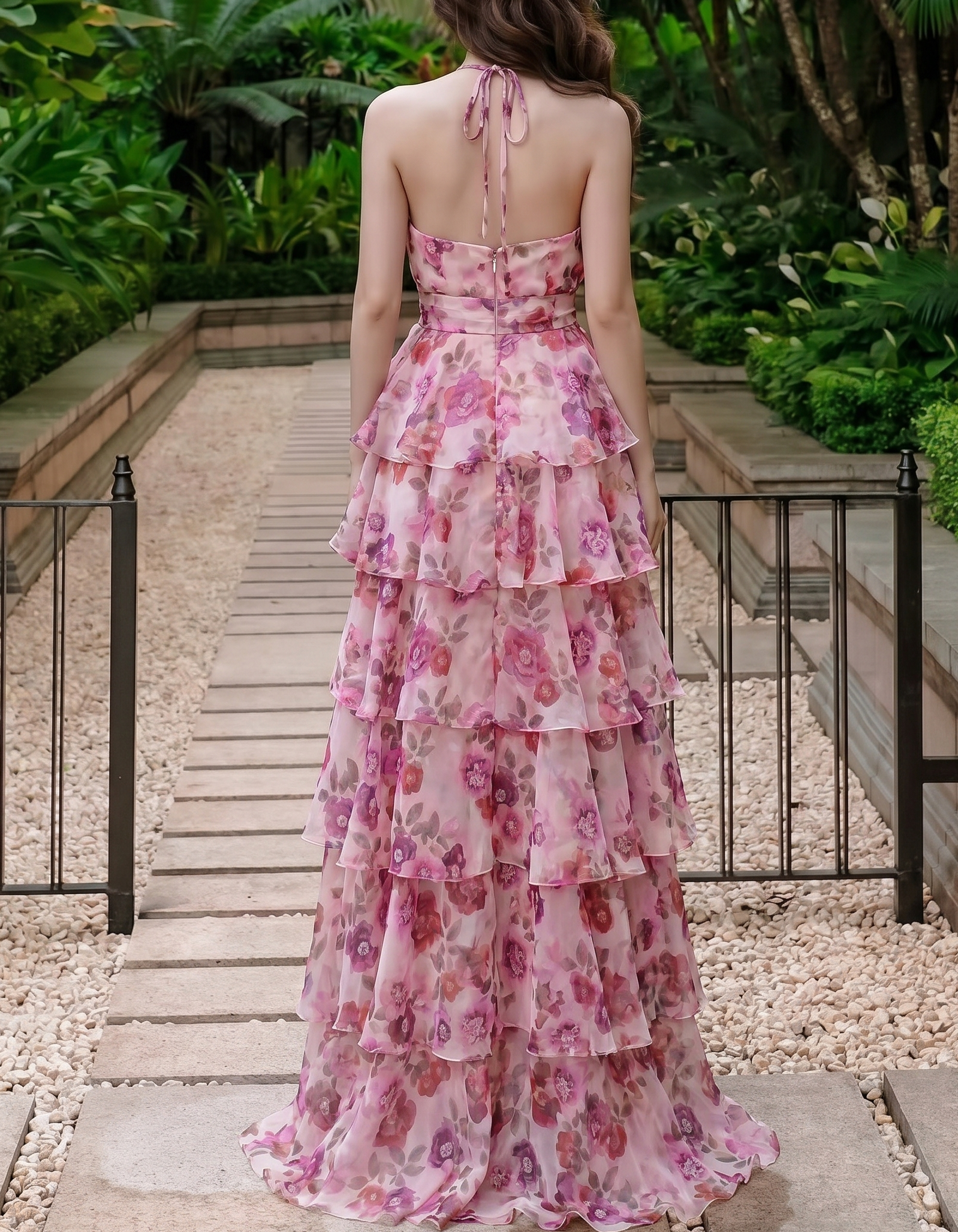 Vestido maxi rosa de gasa con cuello halter y falda de capas