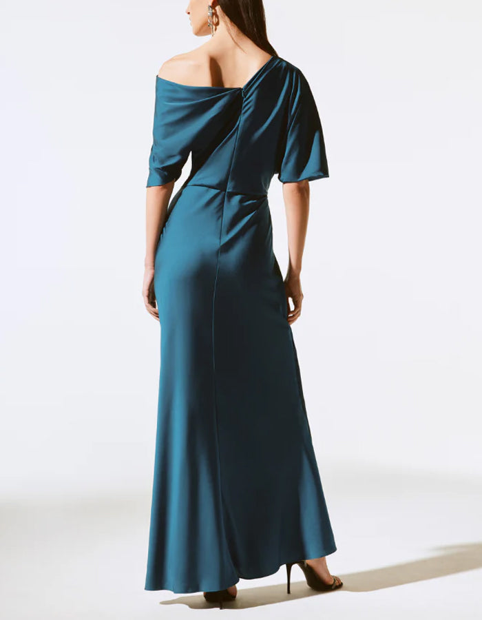 See-blaues Maxikleid aus Satin mit asymmetrischem Ausschnitt