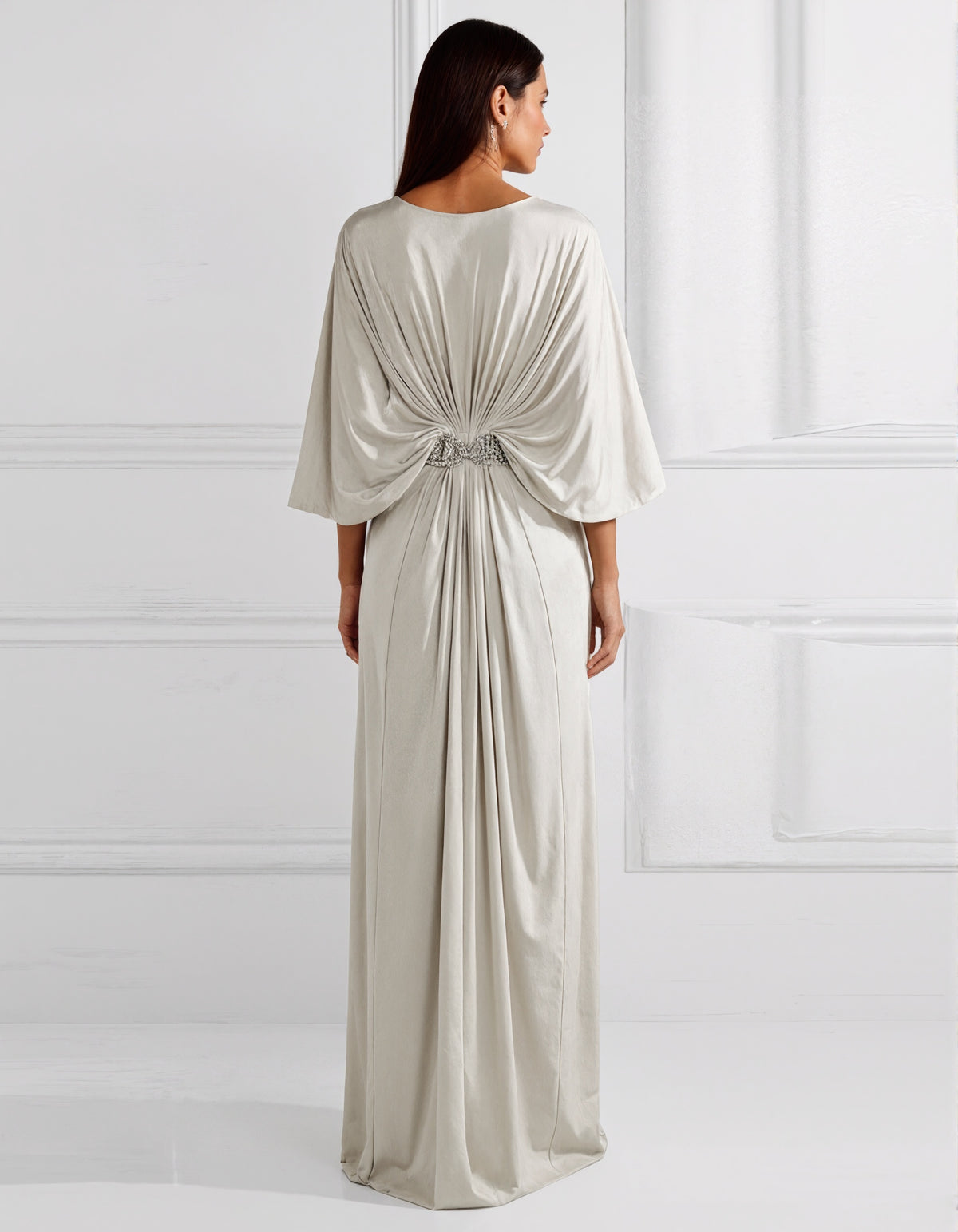 Vestido maxi gris claro con mangas murciélago  