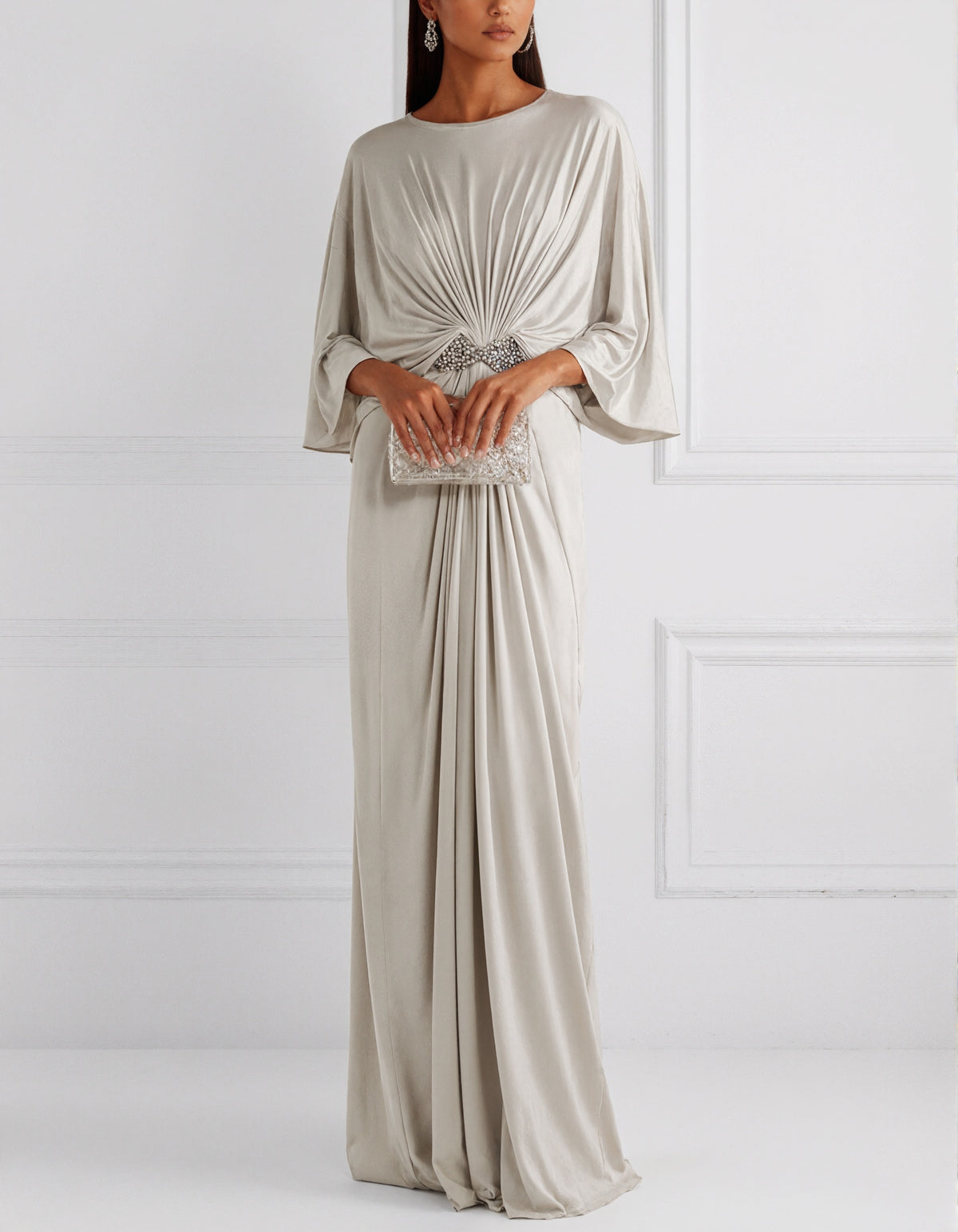 Vestido maxi gris claro con mangas murciélago  