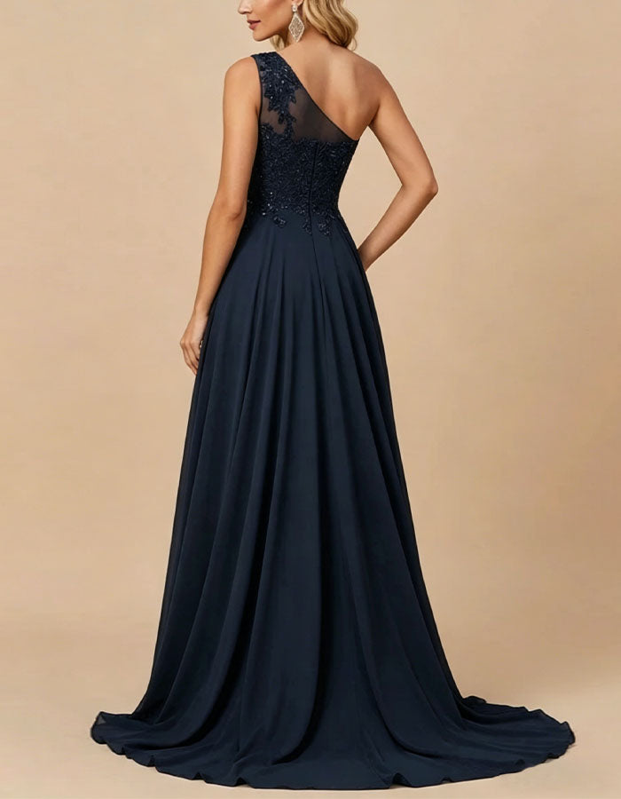 Abito lungo blu navy in chiffon con pizzo e spalla unica