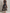 Schwarzes Satin-Midikleid mit hohem Kragen und Print