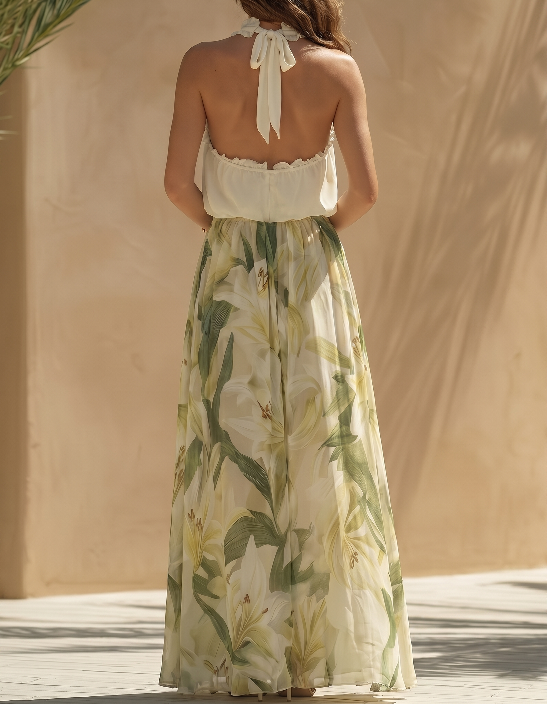 Robe longue dos nu en mousseline imprimée vert clair
