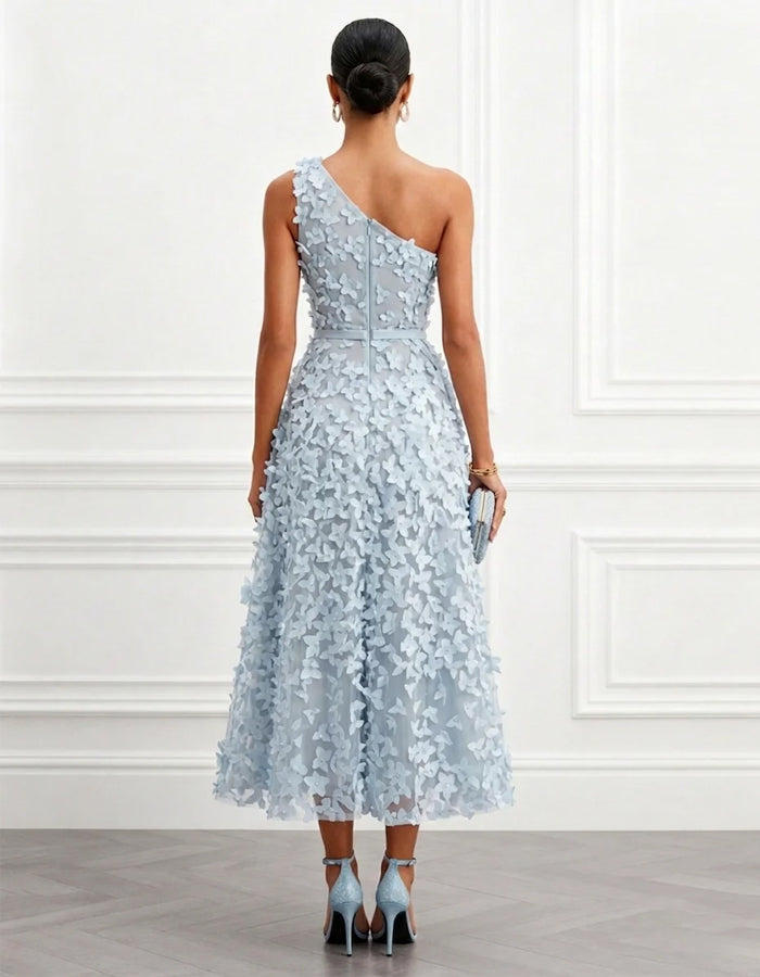 Vestido Maxi Azul Claro com Aplicação Floral 3D e Bolsa de Ombro
