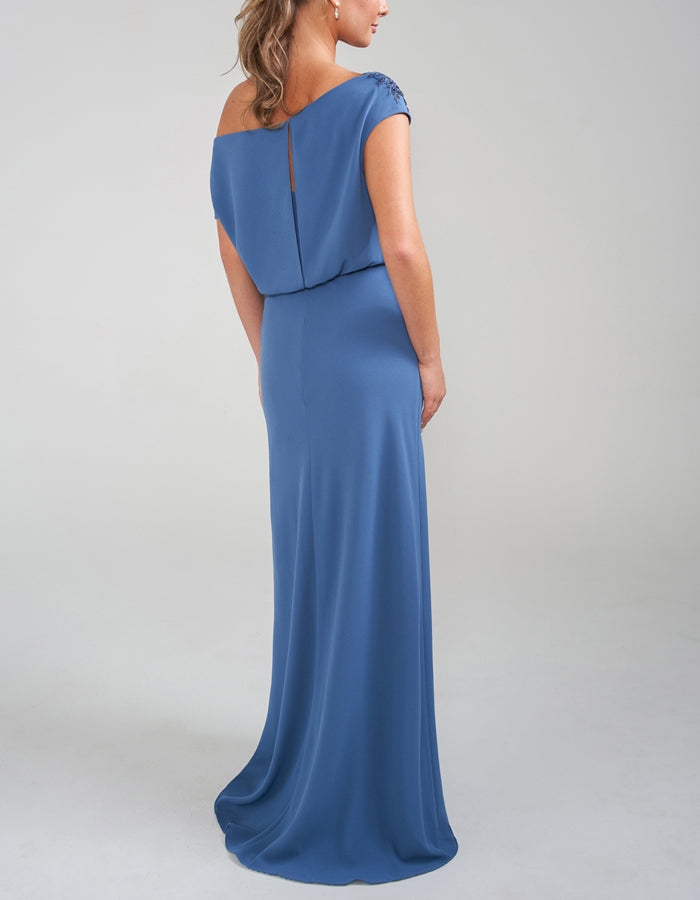 Vestido maxi azul drapeado con un solo hombro  