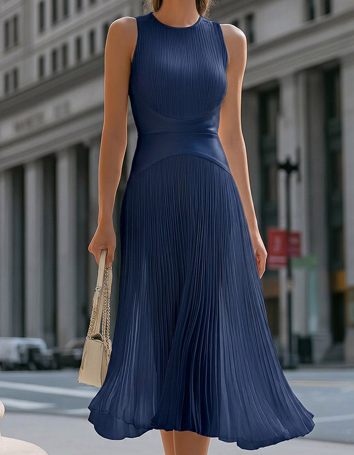 Vestido midi blanco sin mangas con pliegues y corte en línea A