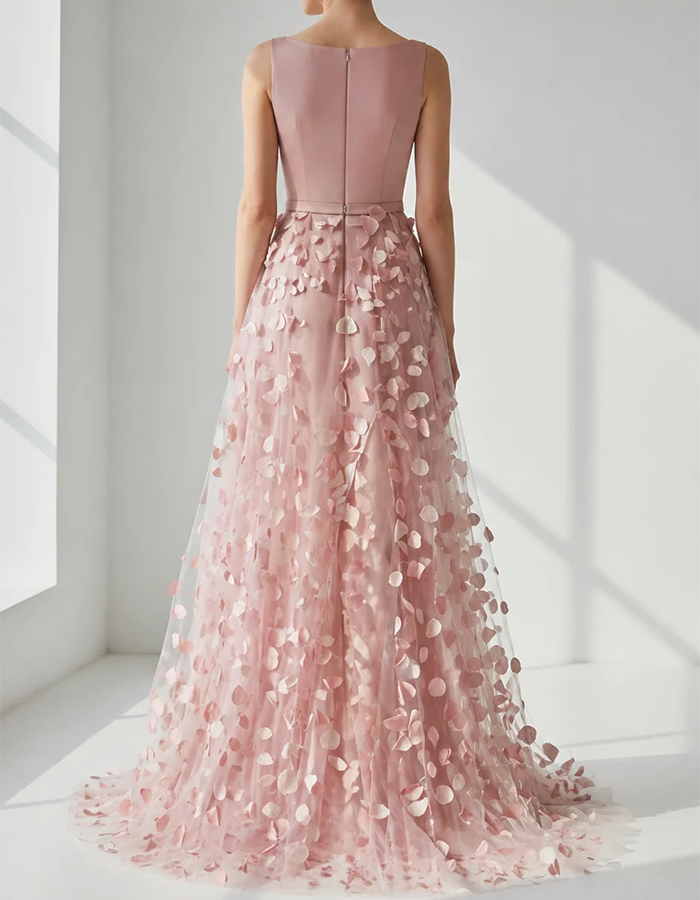 Maxikleid aus rosa Satin und Tüll mit Blütenblatt-Applikationen