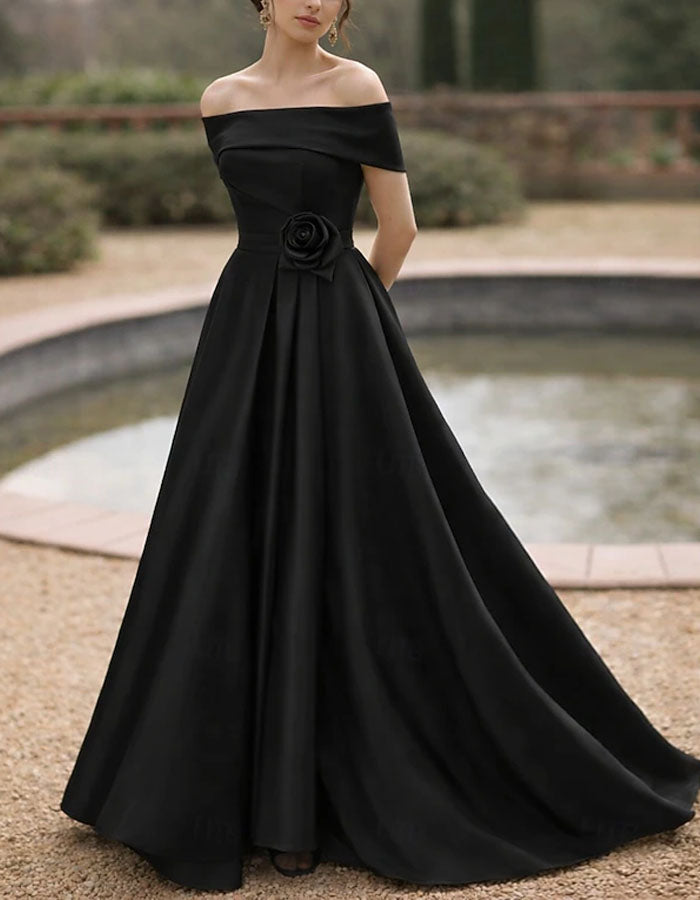 Robe maxi unie en satin à épaules dénudées  
