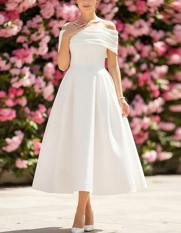 Vestido midi blanco con hombros descubiertos  