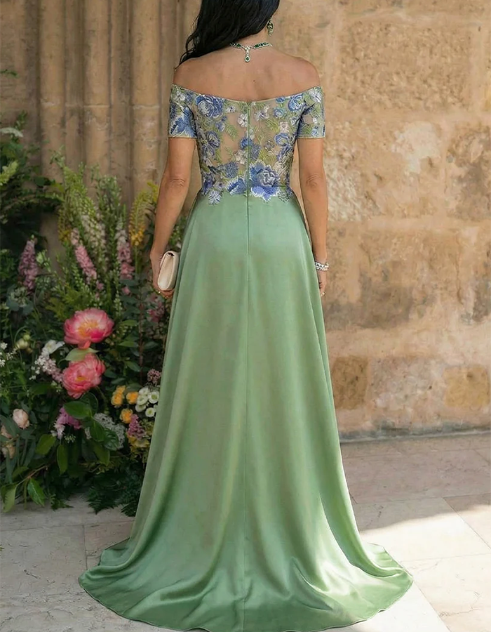 Maxi-jurk met zeemeerminnenmodel, geborduurd met bloemen in saliegroen, off-shoulder