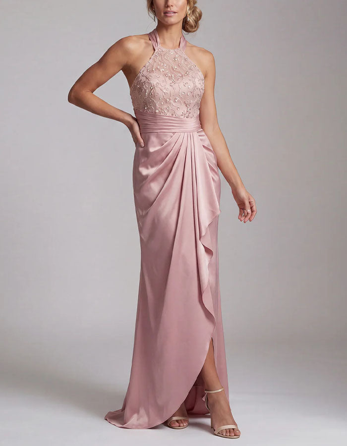 Vestido maxi rosa de satén con lentejuelas y espalda descubierta  