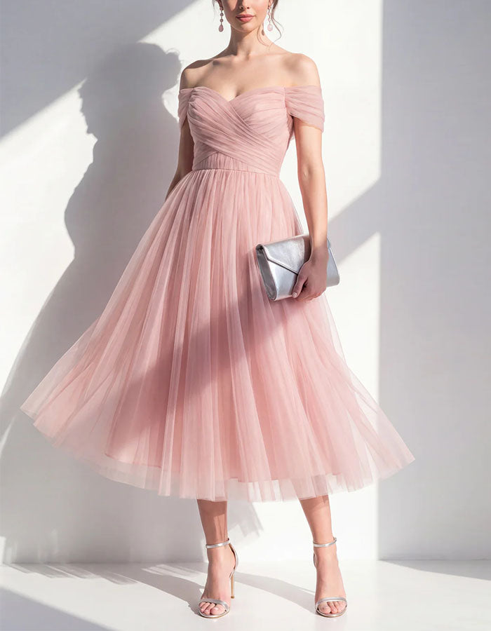 Vestido midi rosa de tul con hombros descubiertos  