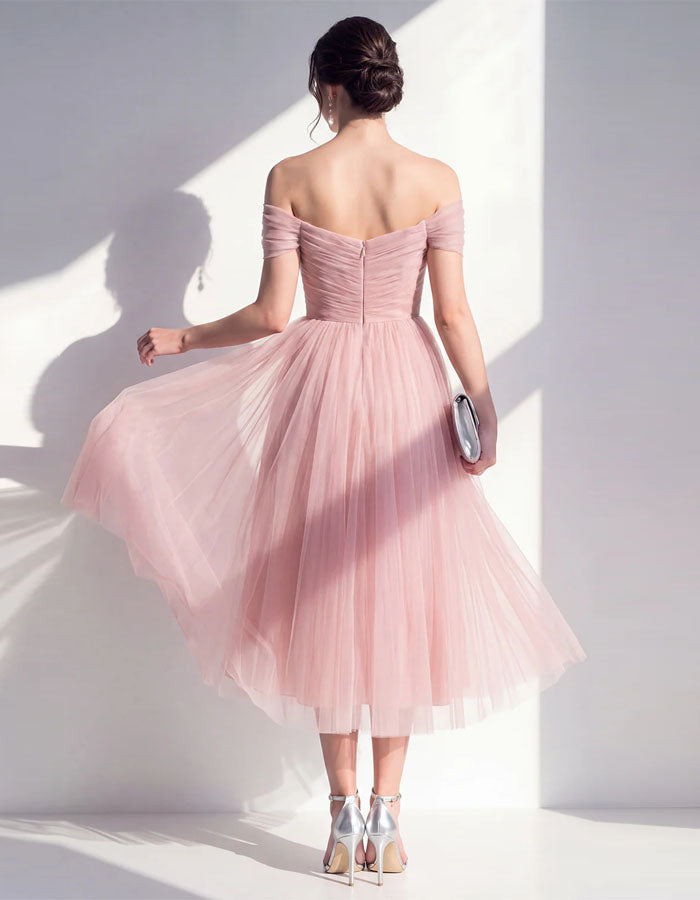 Rochie midi roz din tul cu umerii goi  