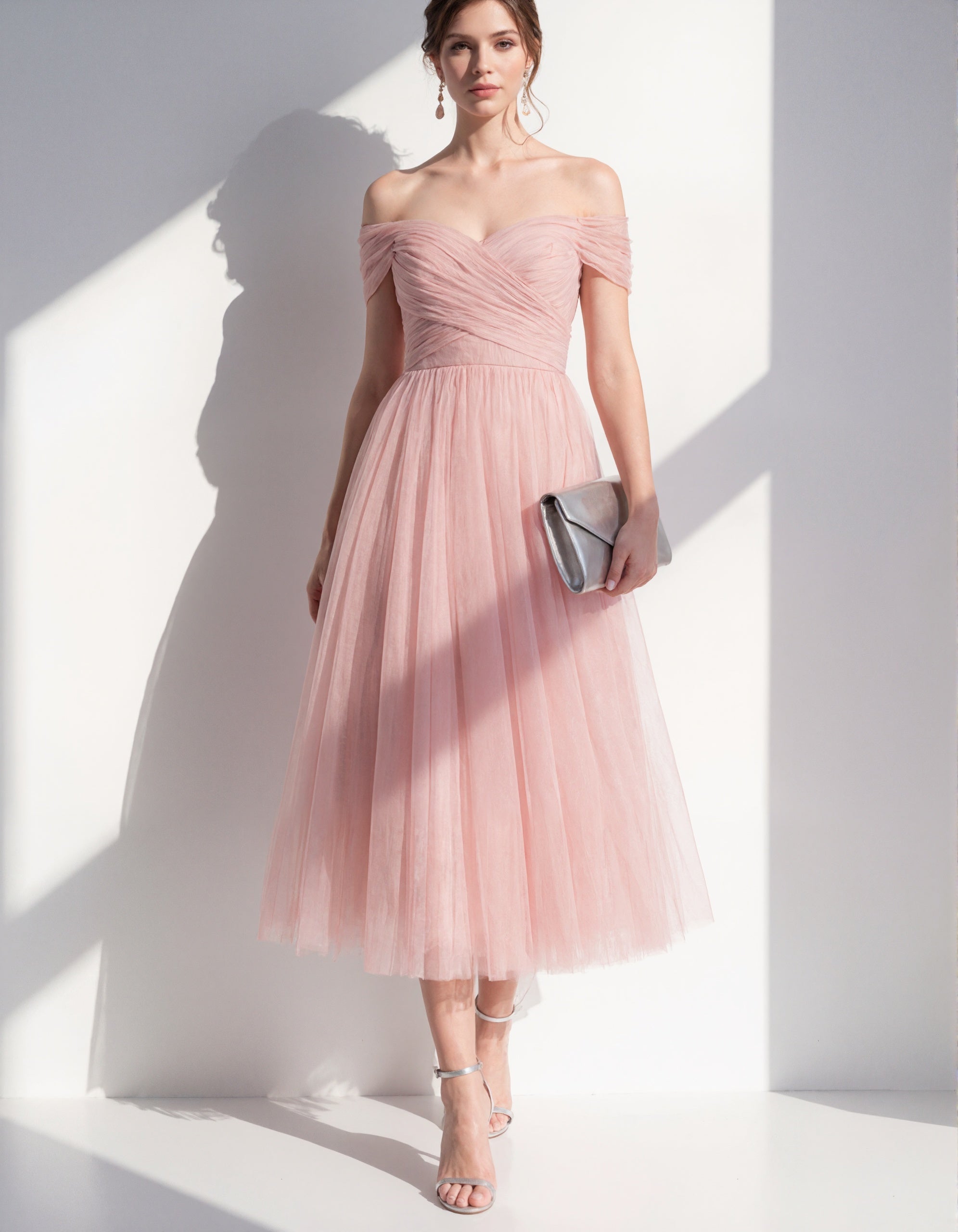 Rochie midi roz din tul cu umerii goi  
