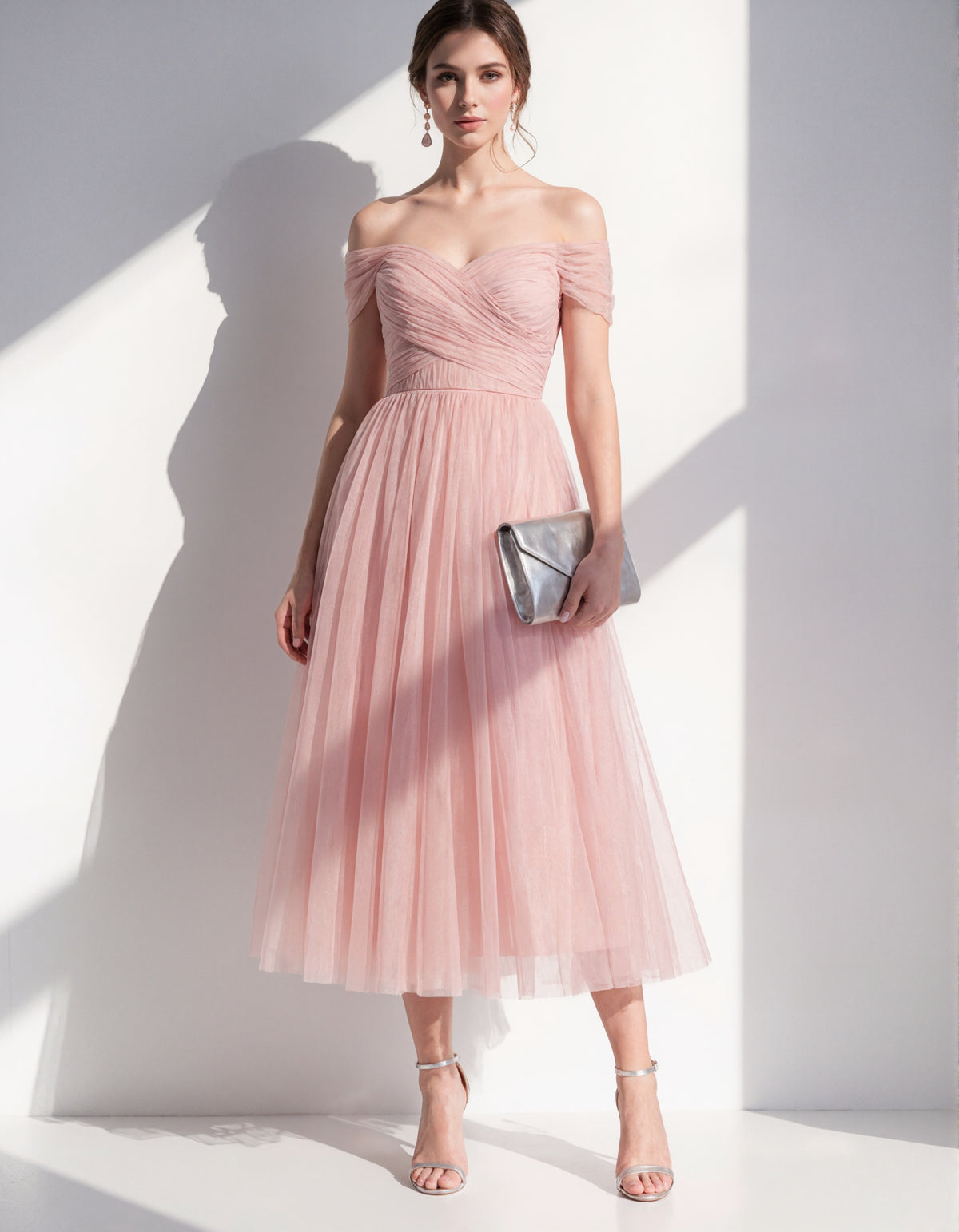 Rochie midi roz din tul cu umerii goi  
