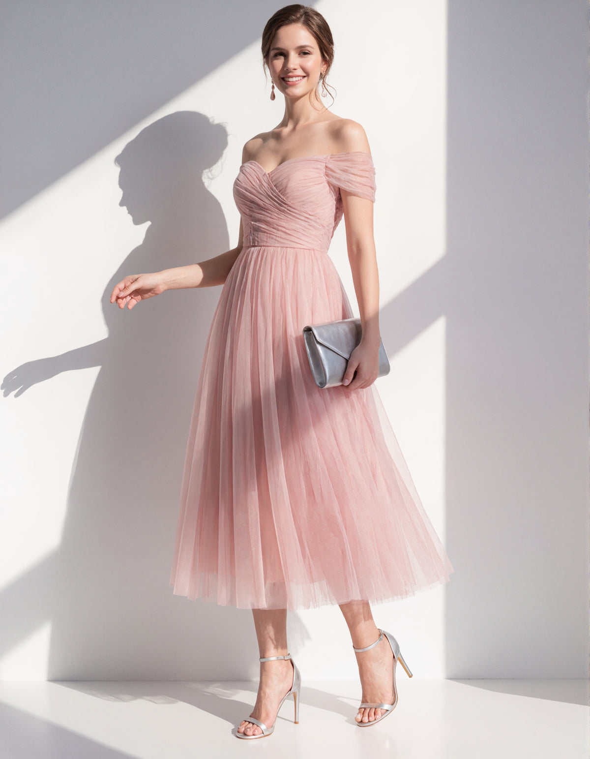 Rochie midi roz din tul cu umerii goi  