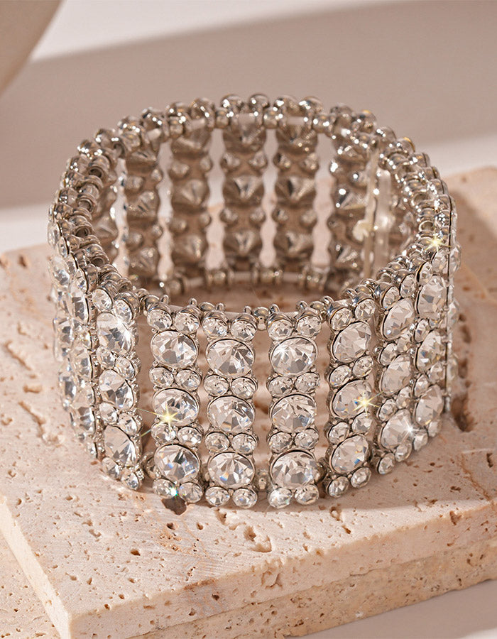 Pulsera geométrica en forma de lágrima incrustada de diamantes