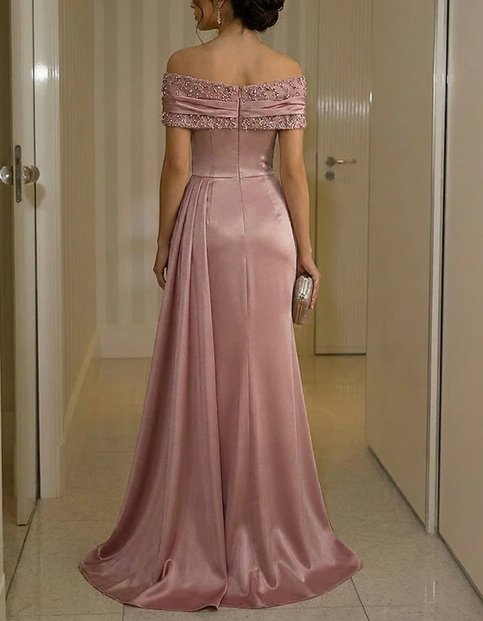 Rochie maxi din satin culoare uni cu umerii goi și șliț  