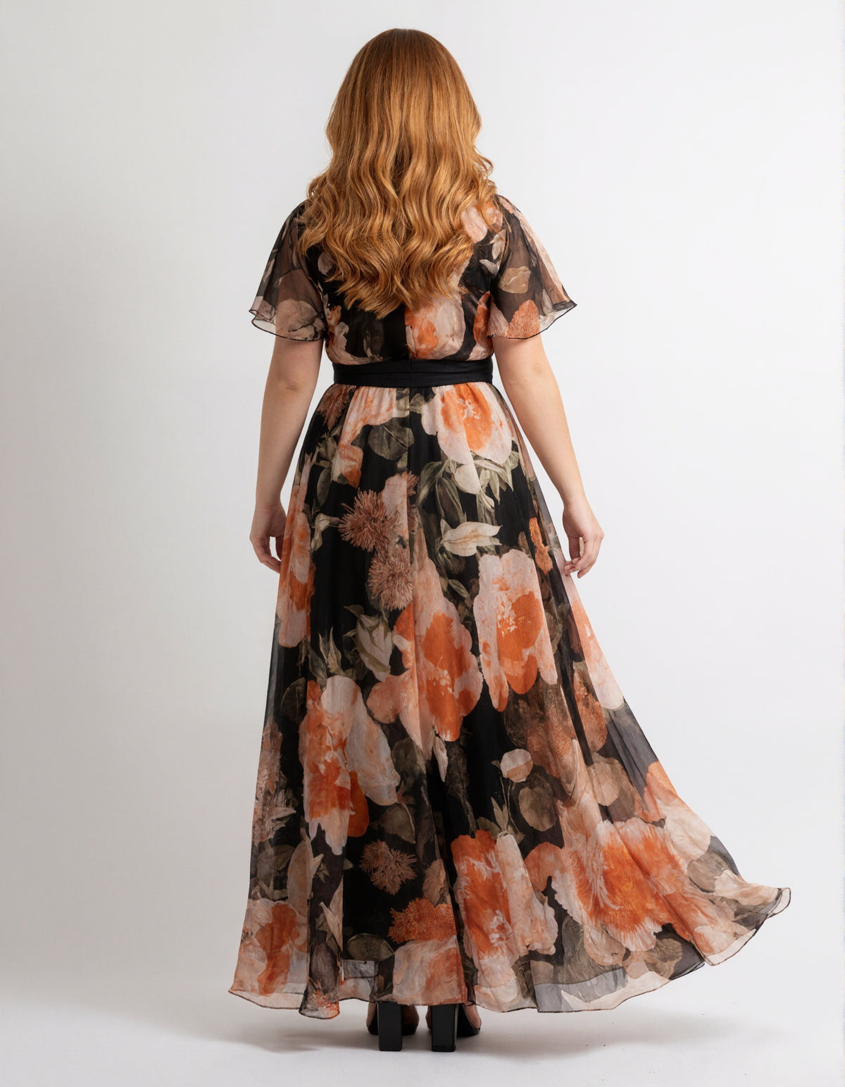Vestido Maxi Preto de Chiffon com Estampado Floral e Mangas com Folhos  