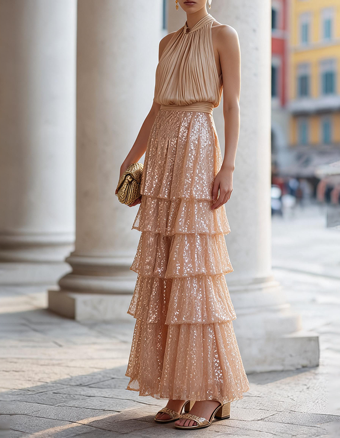 Champagnerfarbenes Maxikleid mit Neckholder, Stufen und Pailletten