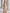 Champagnerfarbenes Maxikleid mit Neckholder, Stufen und Pailletten