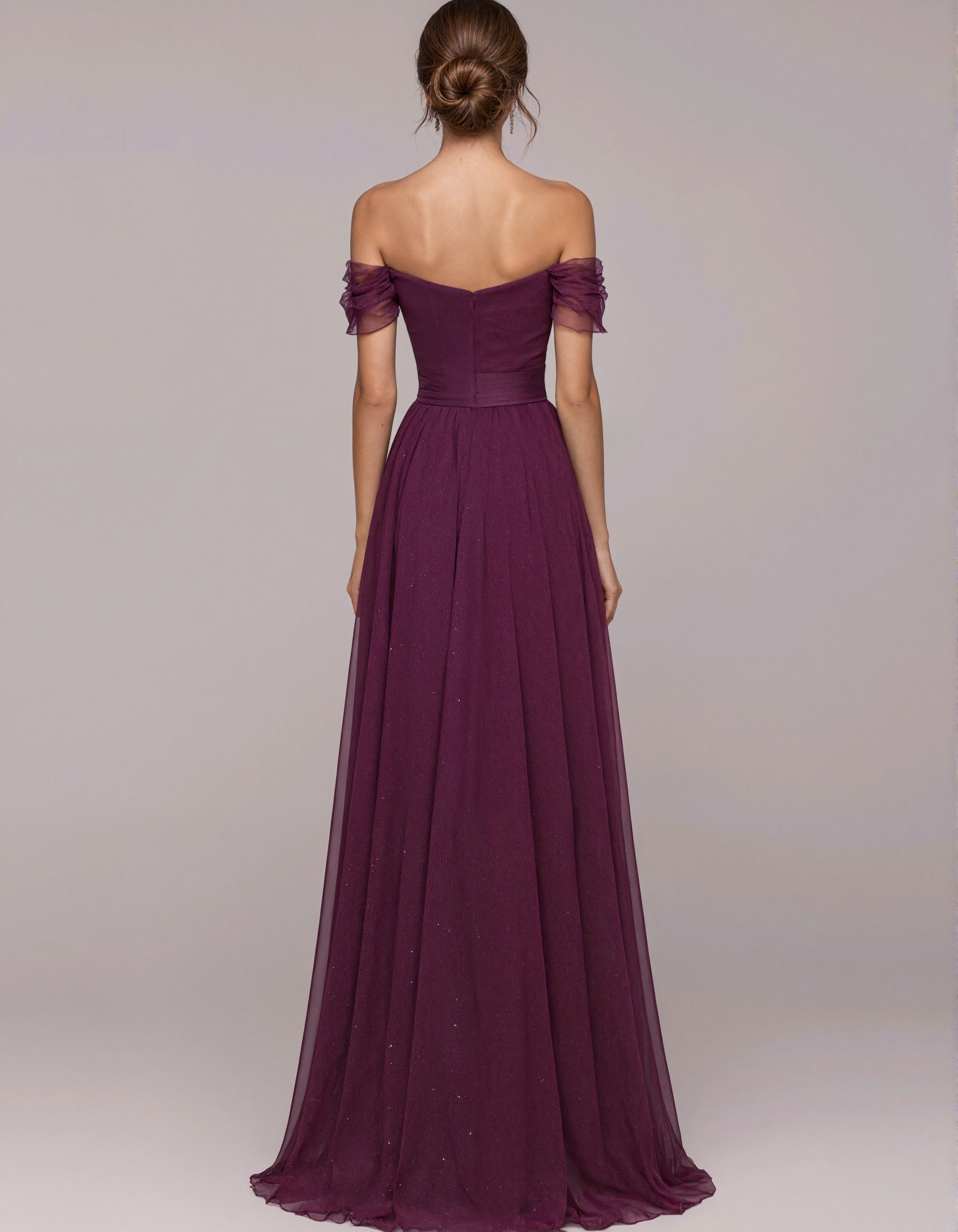 Robe longue en mousseline prune à épaules dénudées et col cœur