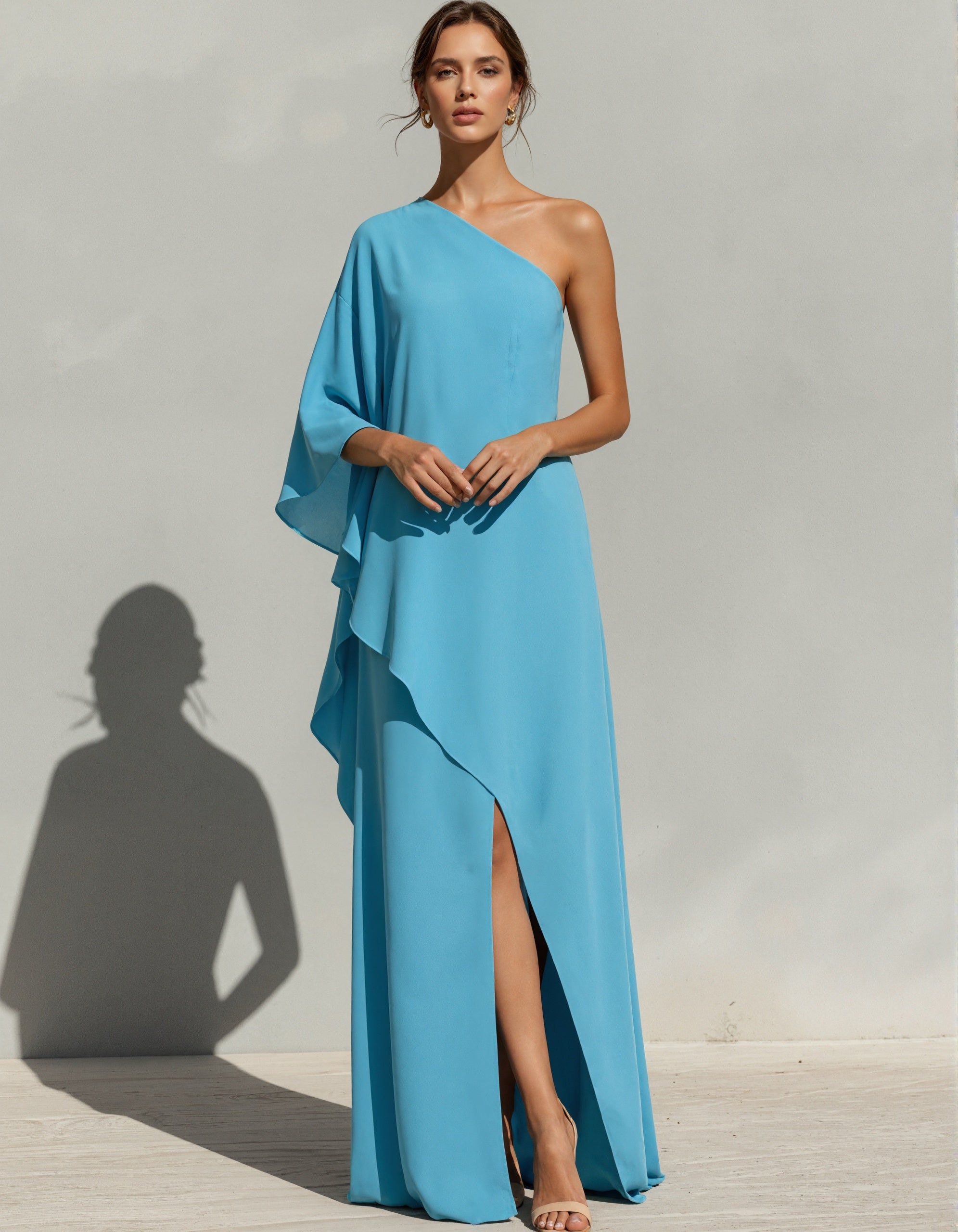 Vestido maxi asimétrico con drapeado y un solo hombro azul  