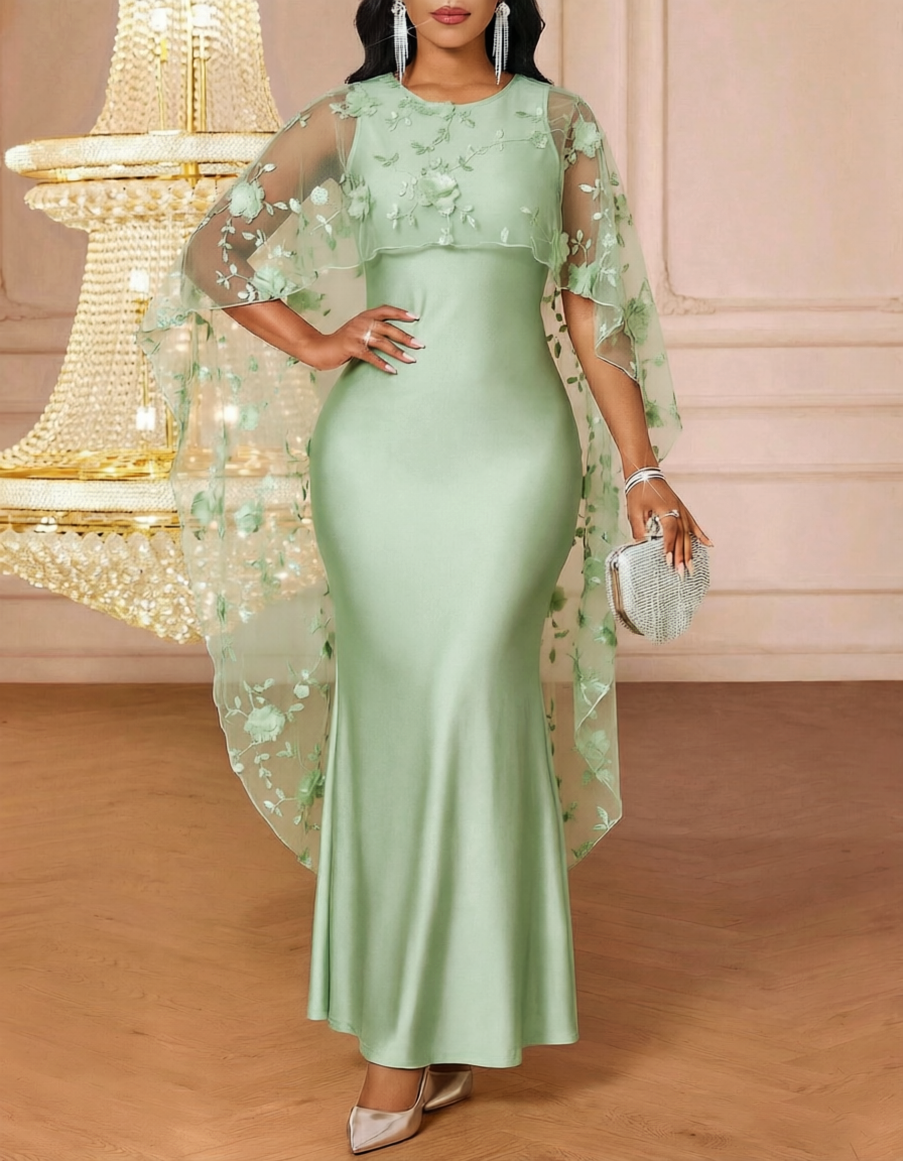 Vestido maxi em cetim com decote redondo e aplicação floral
