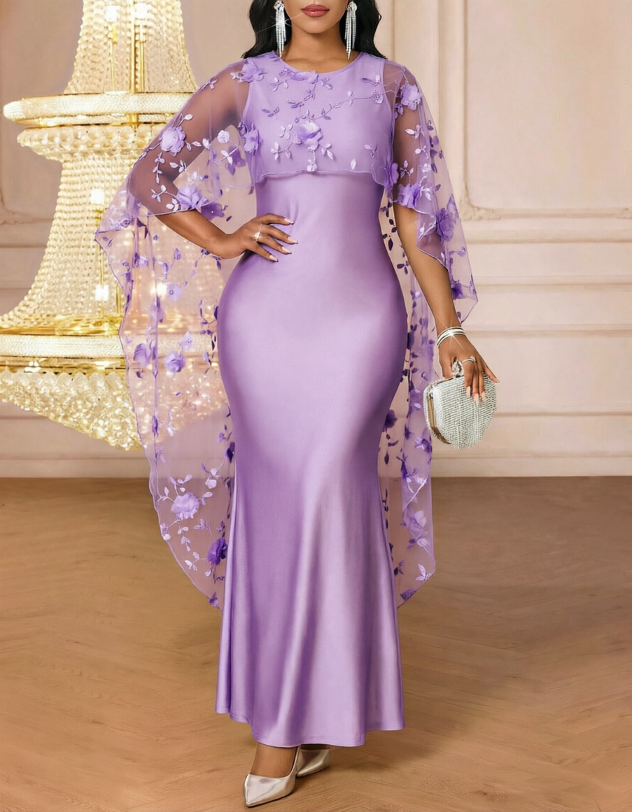 Vestido maxi em cetim com decote redondo e aplicação floral