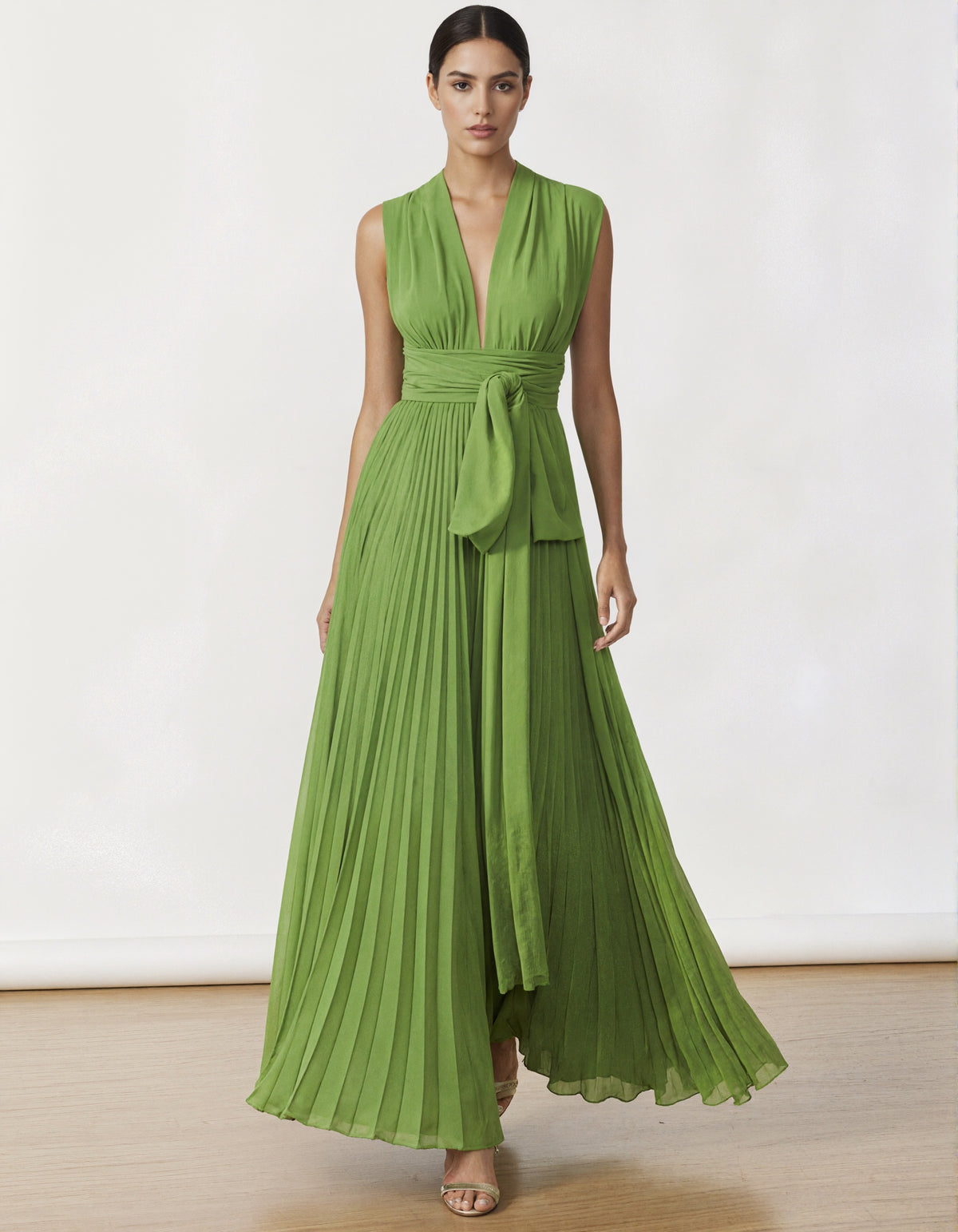 Maxikleid aus plissiertem Chiffon in Grasgrün mit Rüschen