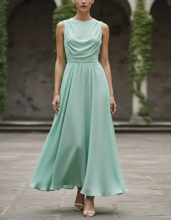 Abito lungo verde salvia in chiffon satinato senza maniche