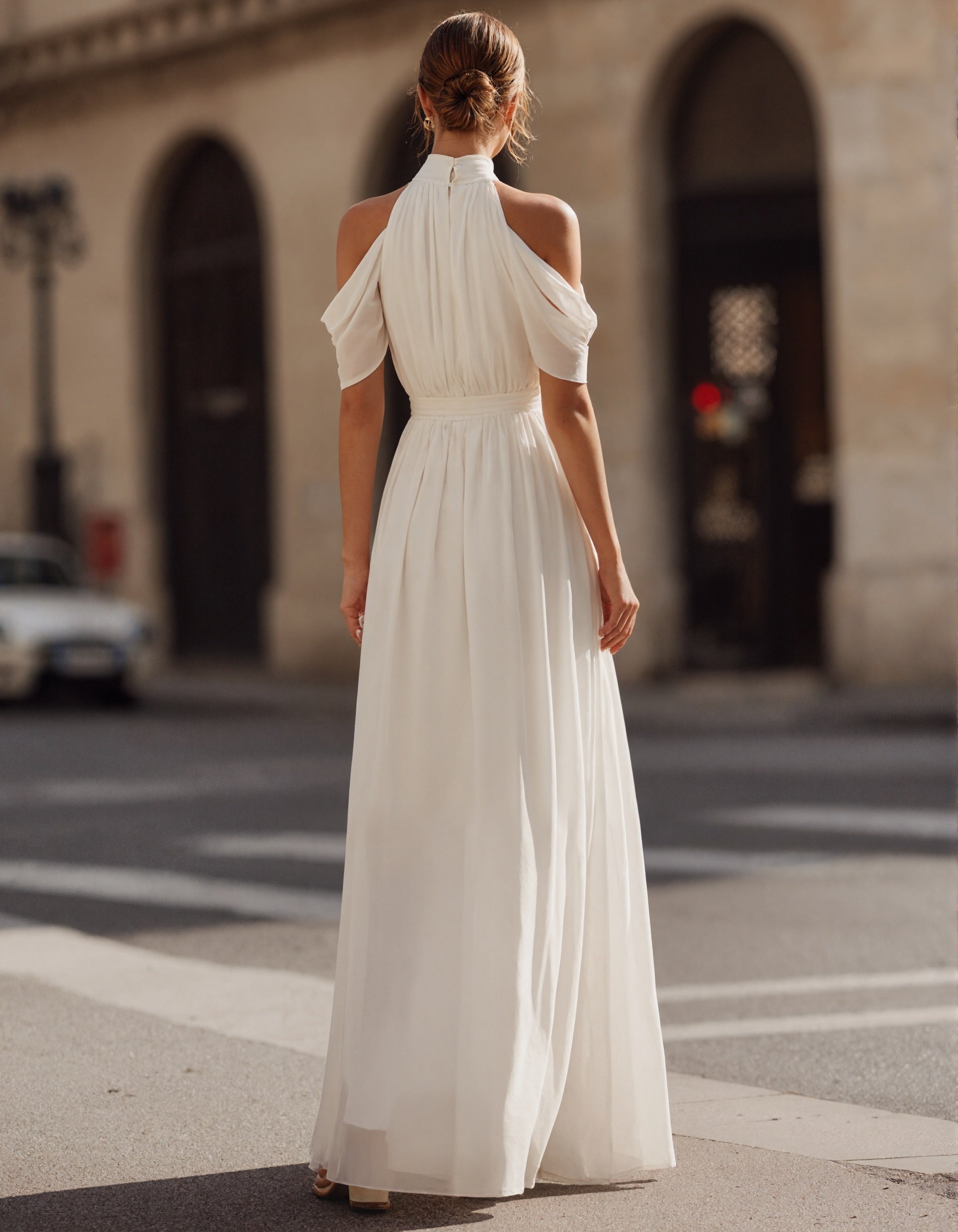 Witte off-shoulder chiffon maxi-jurk met plooien