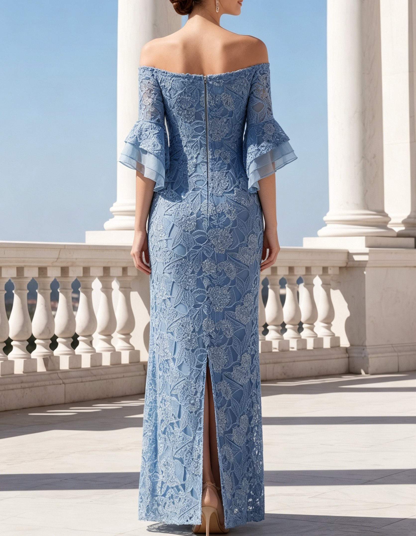 Vestido maxi azul com renda bordada, lantejoulas e ombros à mostra