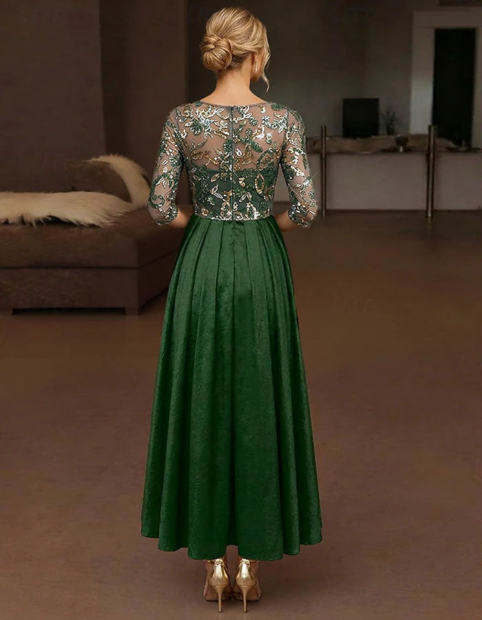 Grünes Maxikleid aus Satin mit Tüll, Pailletten und floralen dreiviertellangen Ärmeln  