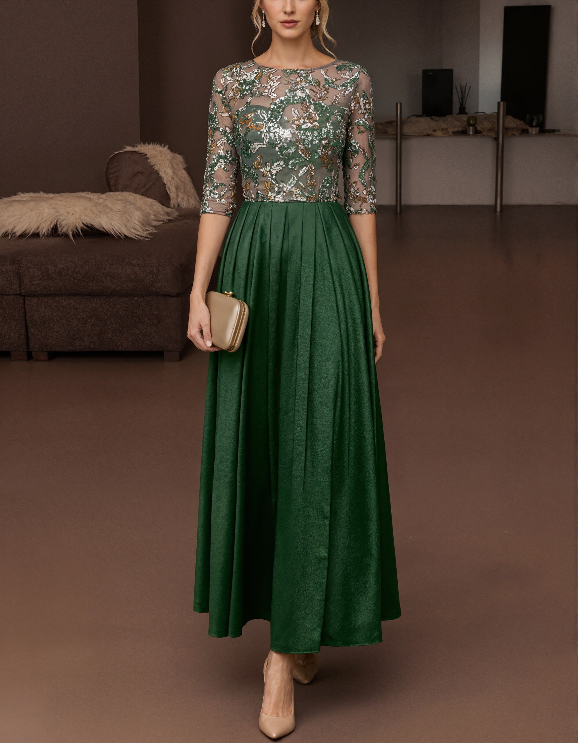 Grünes Maxikleid aus Satin mit Tüll, Pailletten und floralen dreiviertellangen Ärmeln  