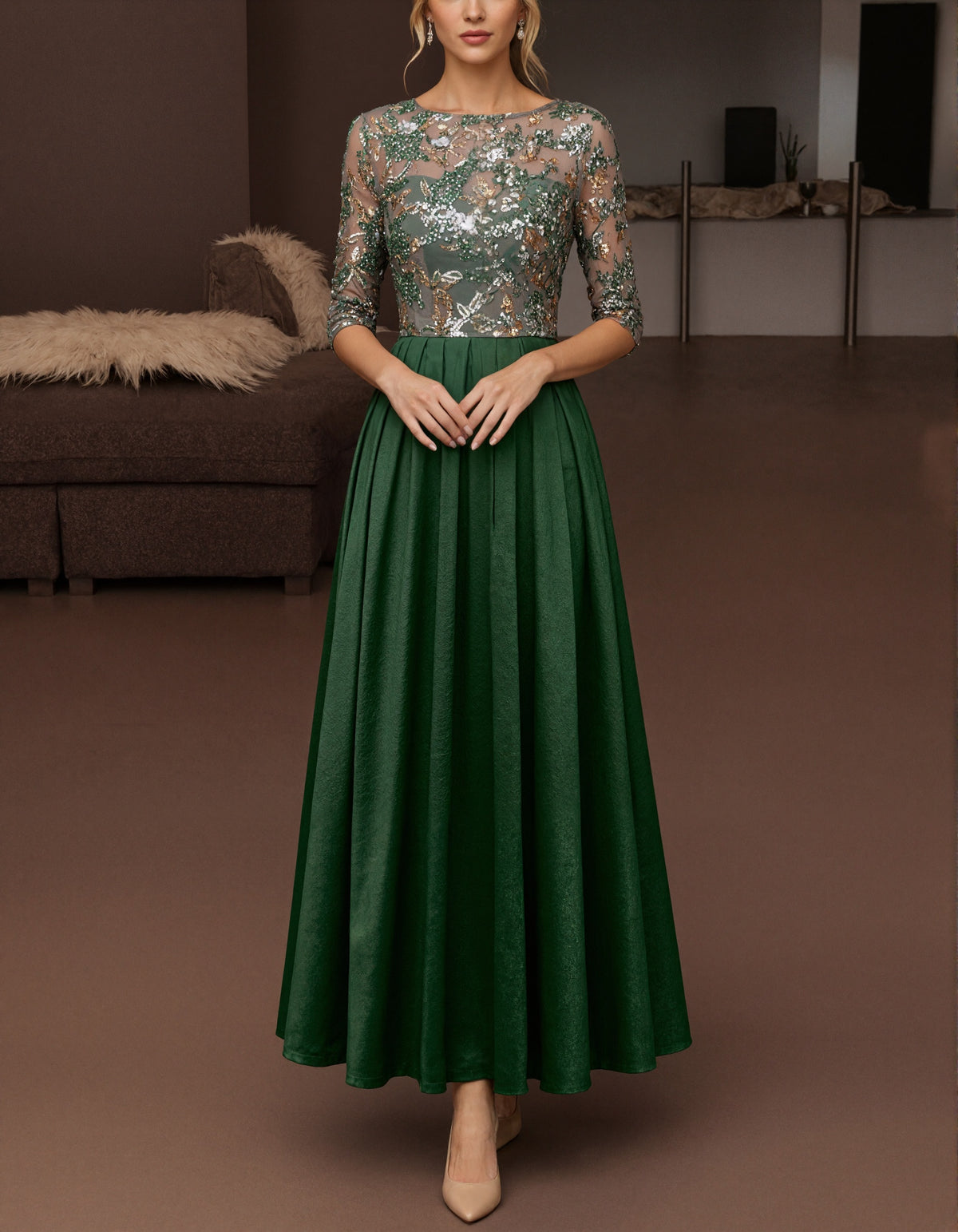 Grünes Maxikleid aus Satin mit Tüll, Pailletten und floralen dreiviertellangen Ärmeln  