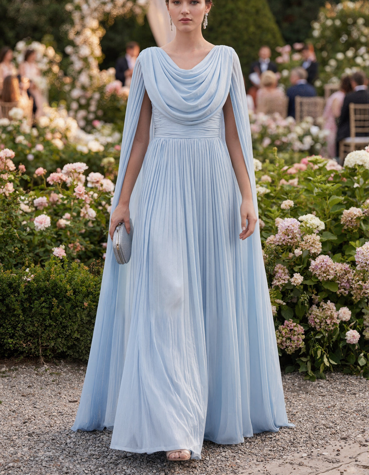 Vestido maxi azul claro de chiffon com mangas tipo xale drapeadas