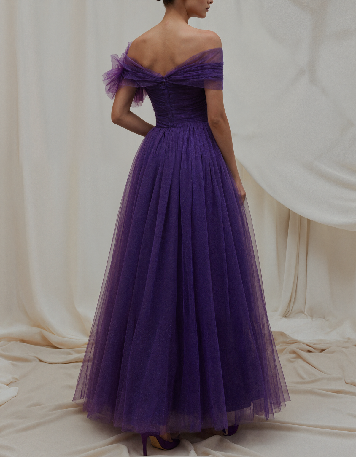 Dunkellila Tüll Maxikleid mit schulterfreiem 3D-Blumenmuster und hohem Schlitz