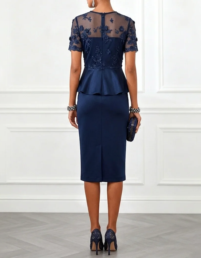 Marineblaues Illusions-Spitzenkleid mit Blumenmuster, Peplum, Satin, Midi-Länge und Etuiform