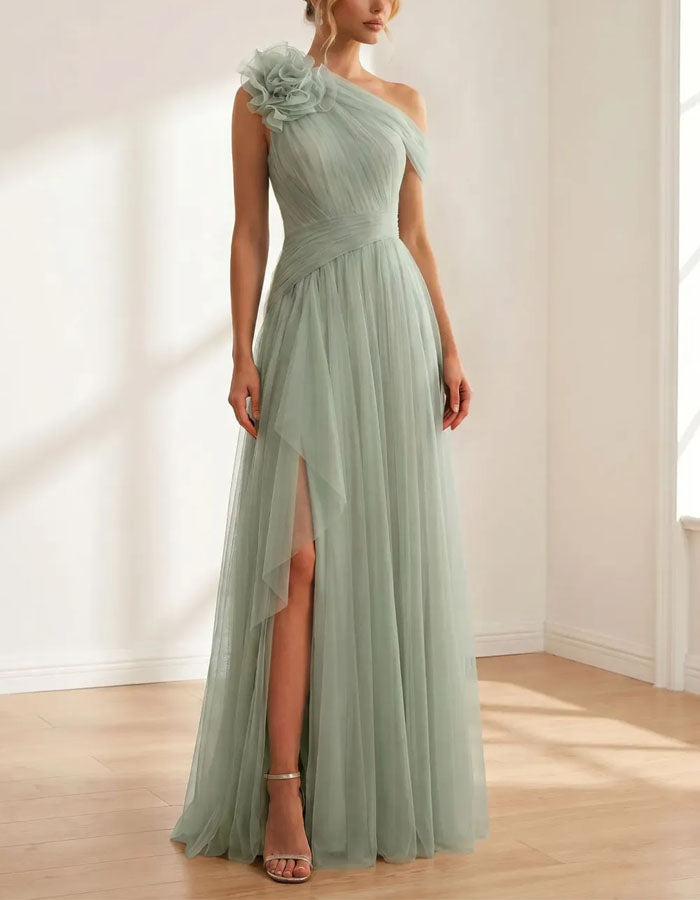 Vestido maxi verde salvia de tul con un solo hombro y flores 3D