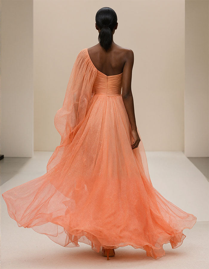 Vestido maxi laranja de chiffon com um ombro só e mangas tipo xale