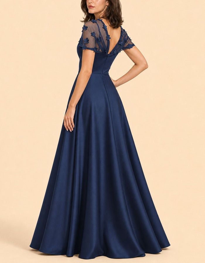 Einfarbiges asymmetrisches Maxikleid aus Mesh mit Blumenmuster aus Satin  