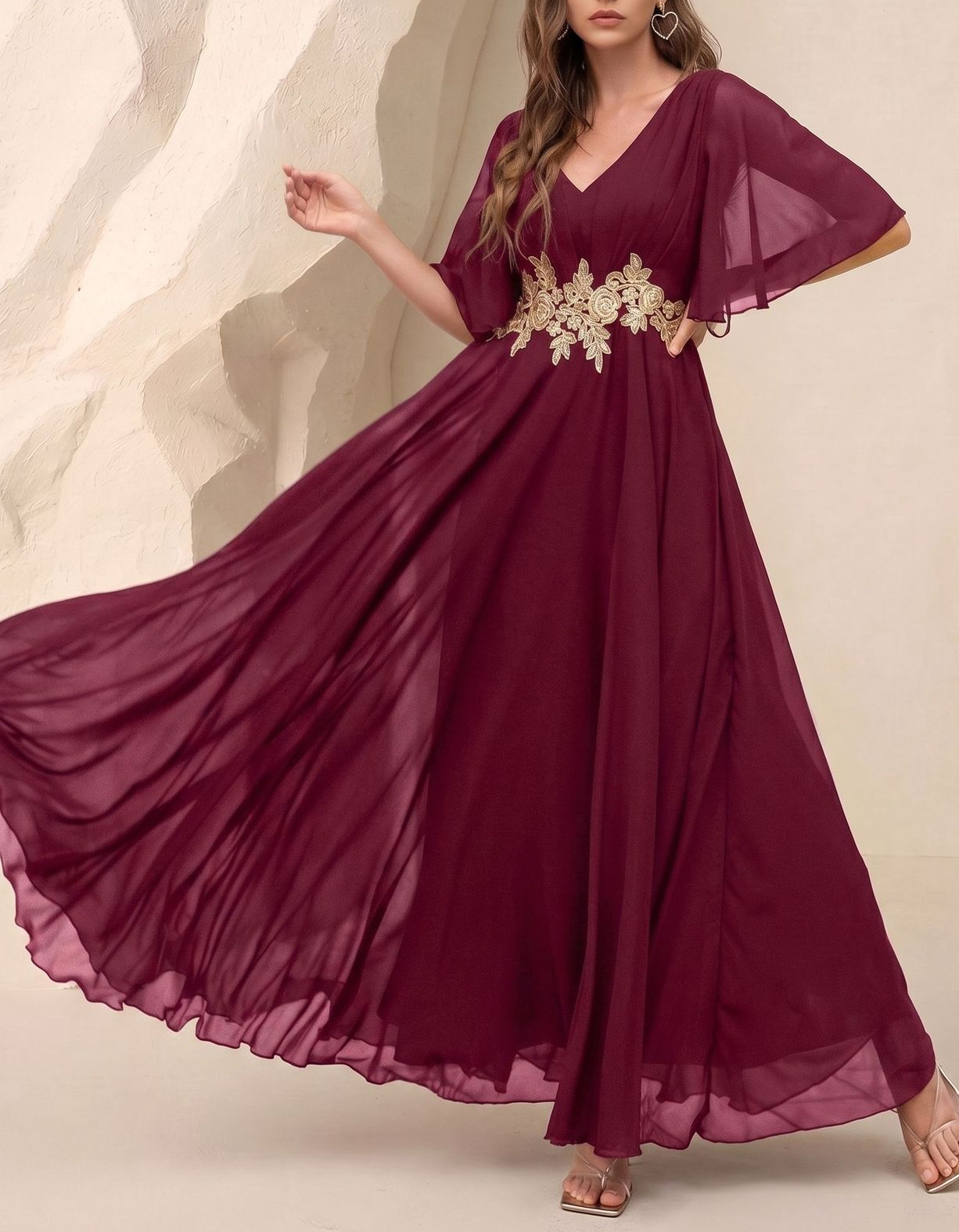 Vestido Maxi em Chiffon com Decote em V, Renda Floral Bordada e Corte em A