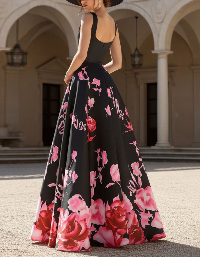 Robe longue noire sans manches à col carré avec imprimé de roses roses