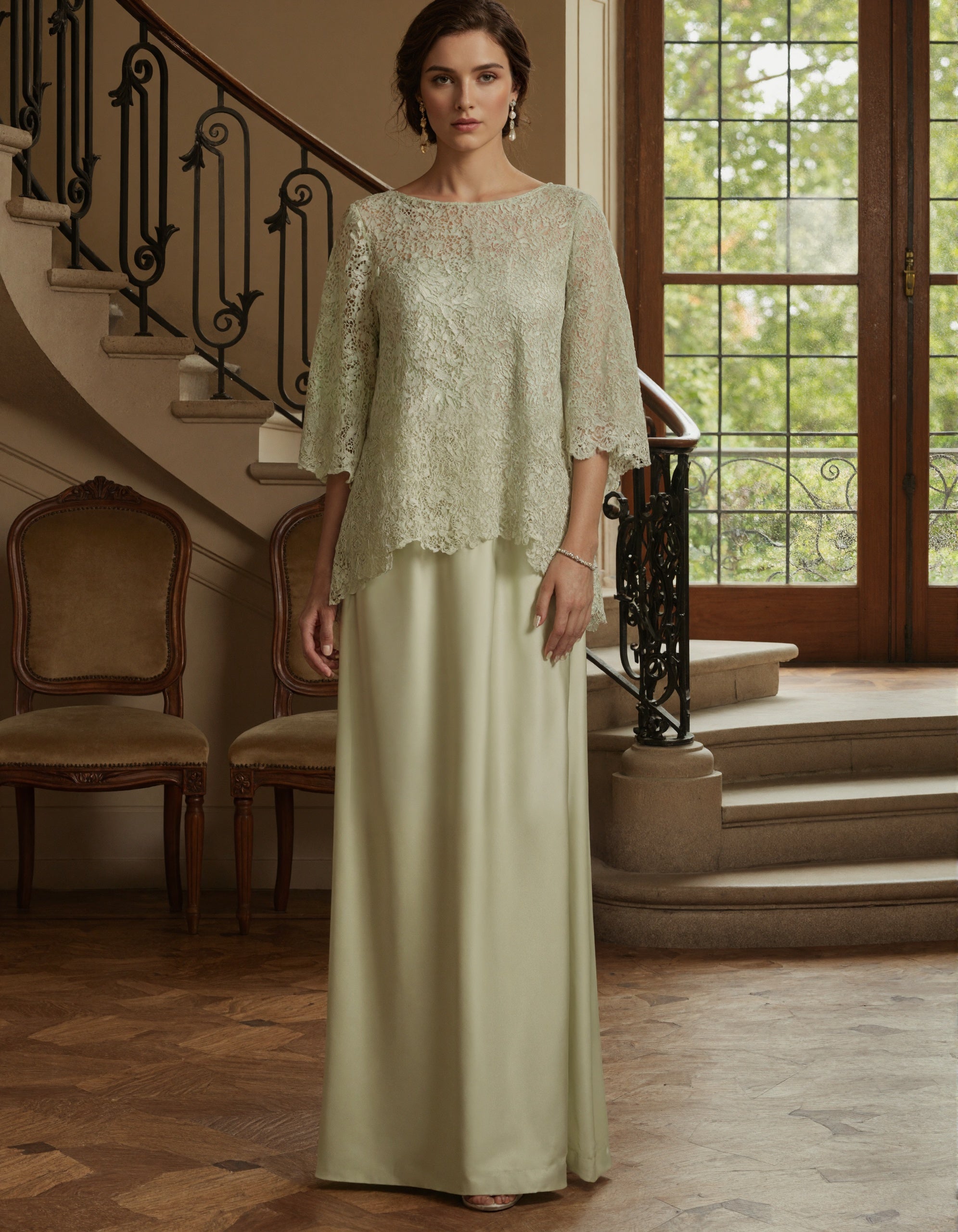 Robe longue en satin vert sauge en dentelle