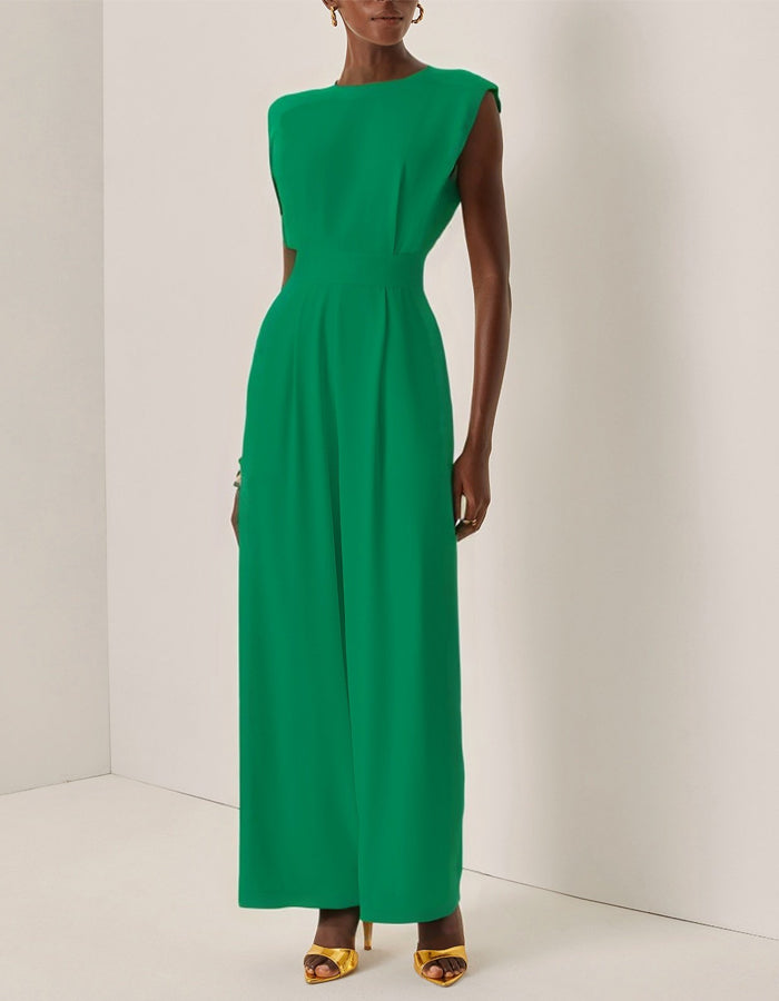 Tuta verde con scollo rotondo, spalle imbottite, senza maniche, vita alta e pantaloni a gamba larga