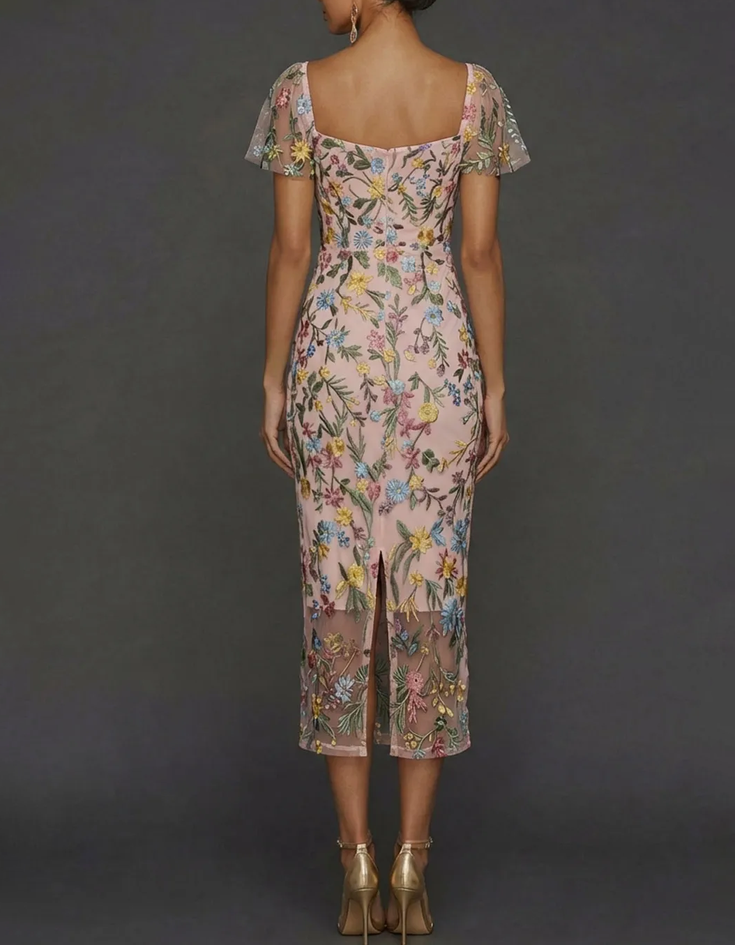 Midikleid aus Tüll mit quadratischem Ausschnitt und floraler Stickerei
