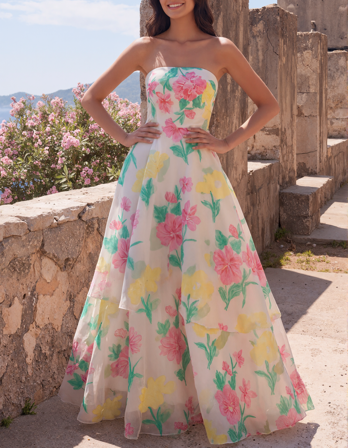 Rosa Maxikleid mit Blumenmuster, gestuftem Chiffon und A-Linie